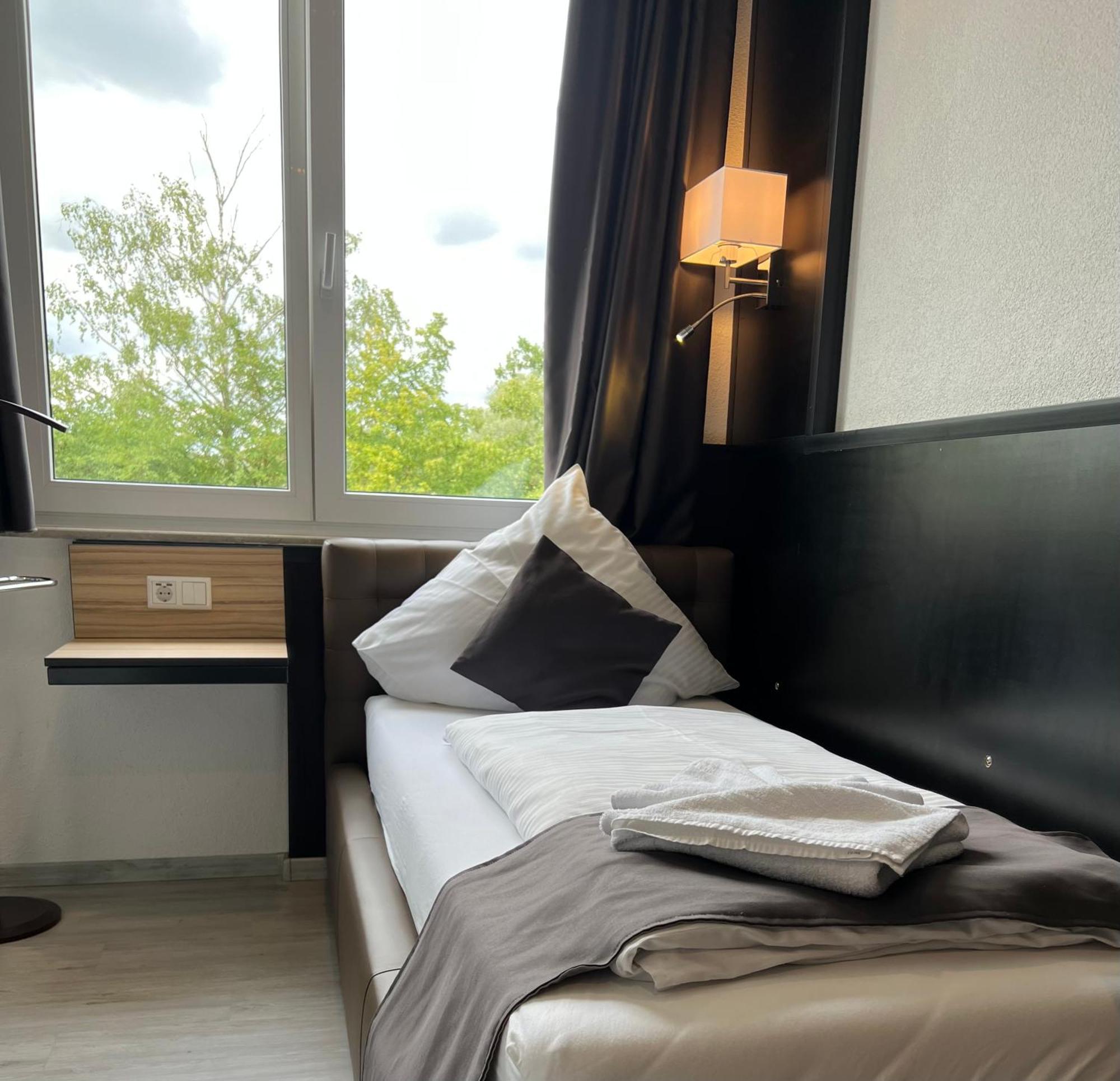Yebs Hotel Гюнцбург Екстер'єр фото